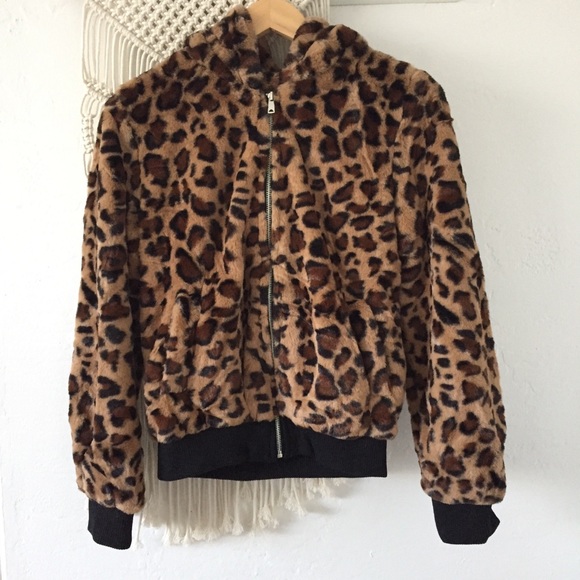 ❗️One Left❗️NWT Leopard Bomber Sweater - Picture 8 of 8